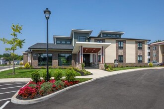 Cedar Creek Flats in Louisville, KY - Foto de edificio - Building Photo