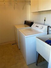 1293 Manor Dr in Pittsburgh, PA - Building Photo - Building Photo