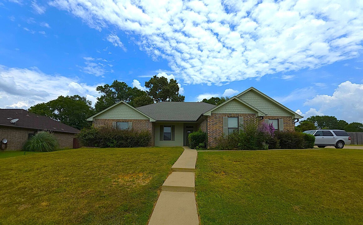 800 Jaxon Dr in Whitehouse, TX - Building Photo