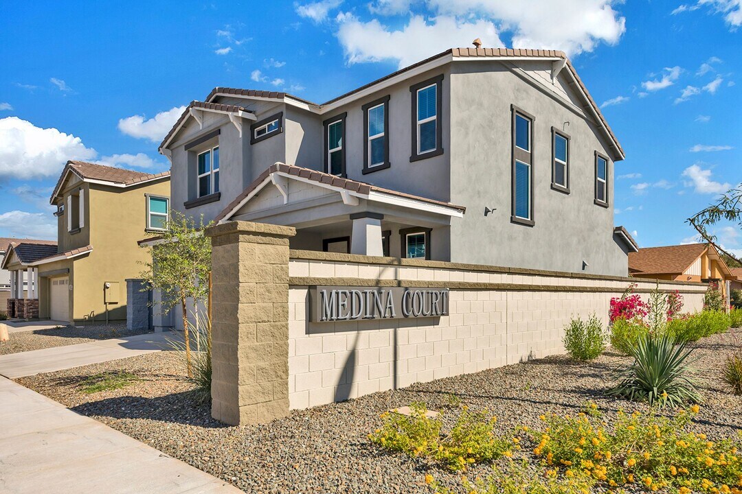 2350 S Wycliff Cir in Mesa, AZ - Building Photo