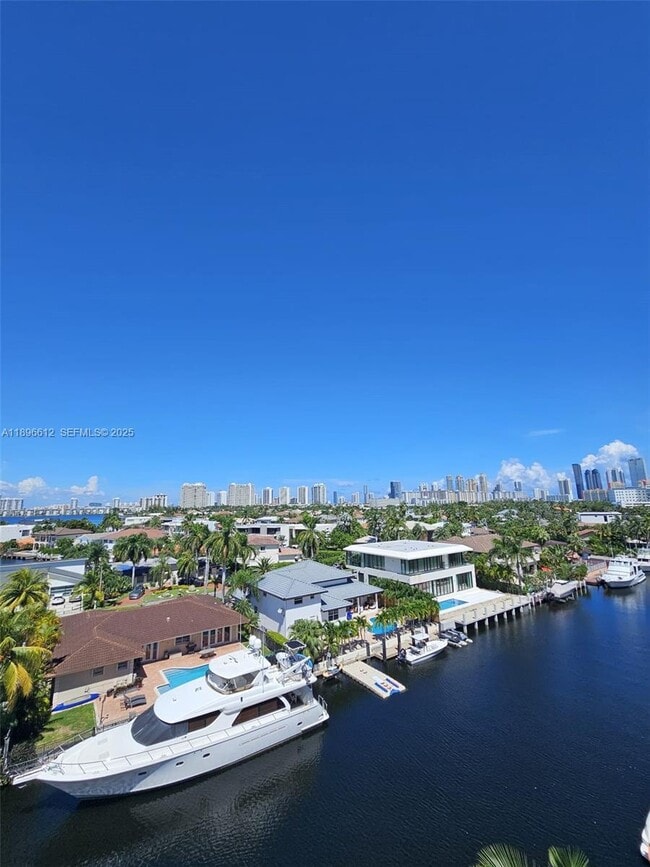 2935 NE 163rd St in North Miami Beach, FL - Building Photo - Building Photo