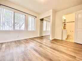 2118 1/2 E Cesar E Chavez Ave in Los Angeles, CA - Building Photo