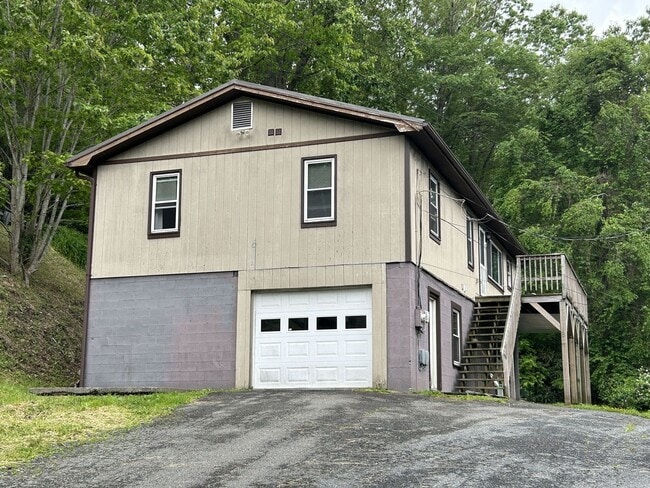 property at 173 Old Turnpike Rd NW