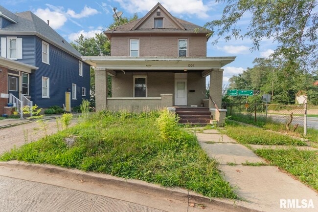 property at 1301 W Parkside Dr