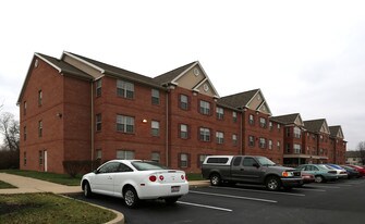 Mayfield Village in Middletown, OH - Building Photo