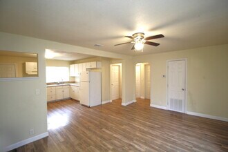 637 Ditmar St in Pensacola, FL - Foto de edificio - Building Photo
