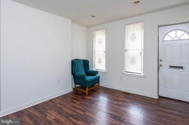 property at 1906 N Darien St