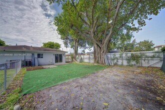 2243 NW 61st St in Miami, FL - Building Photo - Building Photo