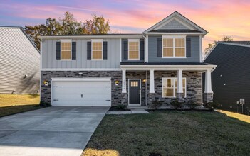 10759 Adair Wds Dr in Davidson, NC - Foto de edificio - Building Photo