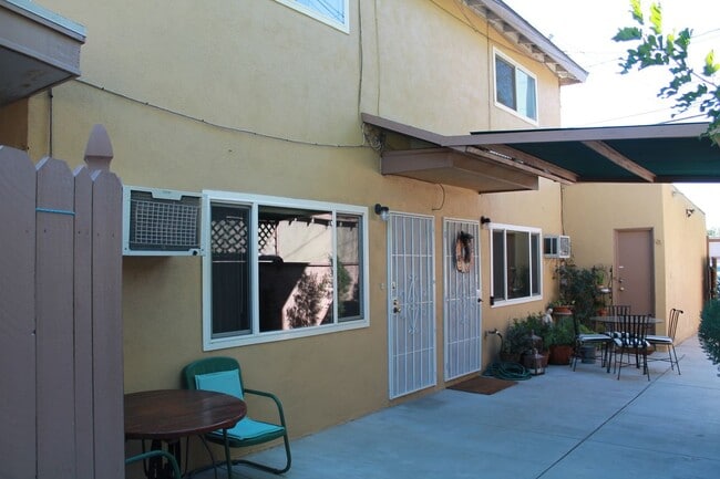 property at 925a N Cordova St