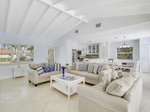 1310 Manor Dr in West Palm Beach, FL - Building Photo - Building Photo