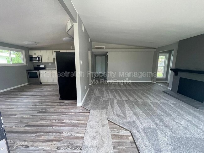 430 Holiday Hl in Florissant, MO - Building Photo - Building Photo