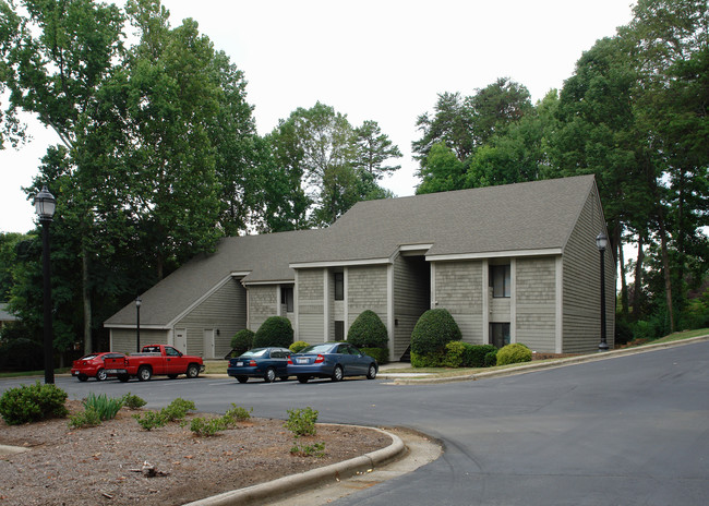 Benjamin Parkway Condominiums in Greensboro, NC - Building Photo - Building Photo