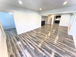 522 Brittania St in Los Angeles, CA - Building Photo - Building Photo