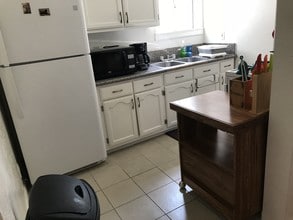 2639 Dobinson St, Unit B in Los Angeles, CA - Building Photo - Building Photo