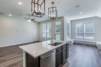 129 Cara Cir in Woodway, TX - Building Photo - Building Photo