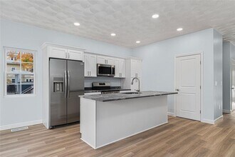 47 Windsor Rd in Cranston, RI - Building Photo - Building Photo