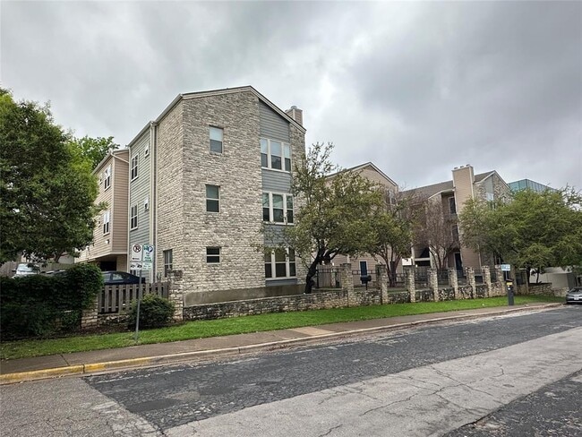 property at 2414 Longview St