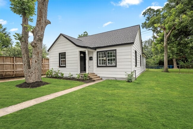 property at 6935 Palmetto St