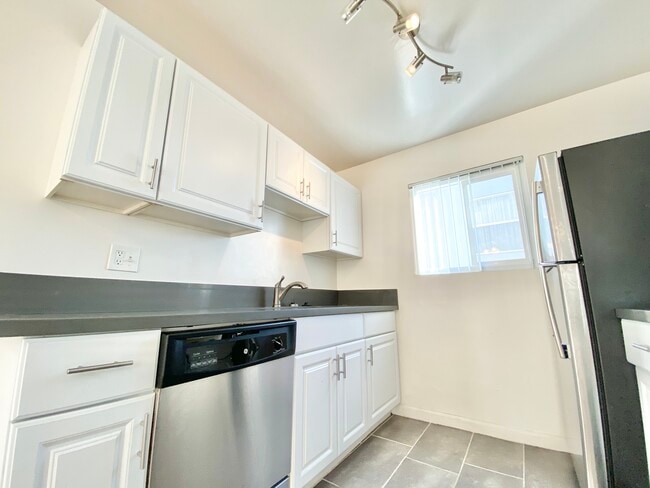 1810 N Harvard Blvd in Los Angeles, CA - Building Photo - Building Photo