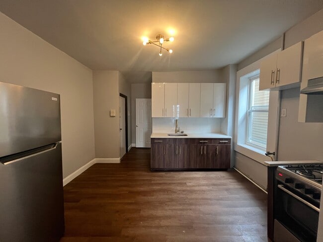 937 Pavonia Ave, Unit 5