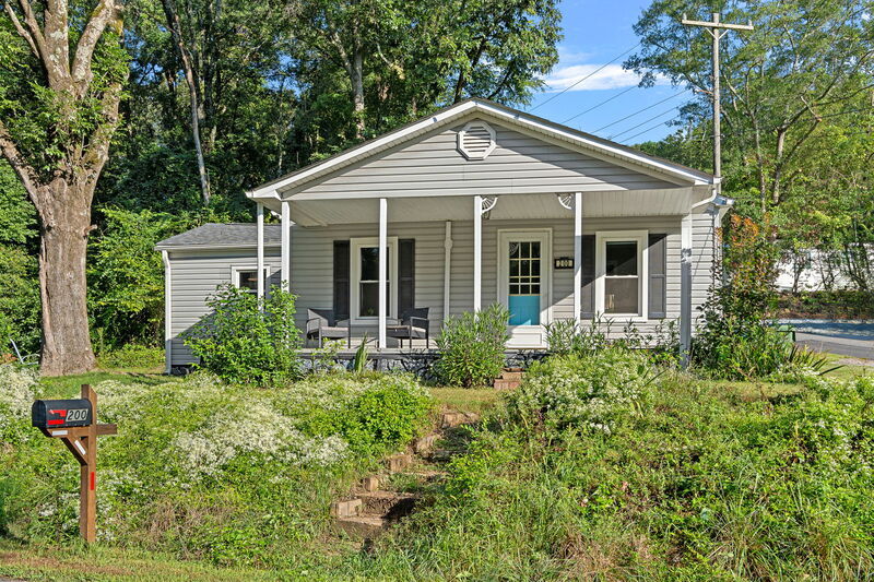 200 Mauney St in Mount Holly, NC - Building Photo