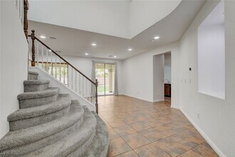 8125 Chestnut Hollow Ave in Las Vegas, NV - Building Photo - Building Photo