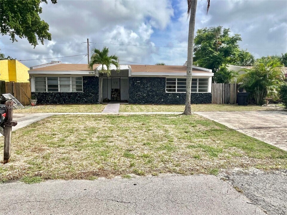2591 Riverland Dr in Fort Lauderdale, FL - Building Photo