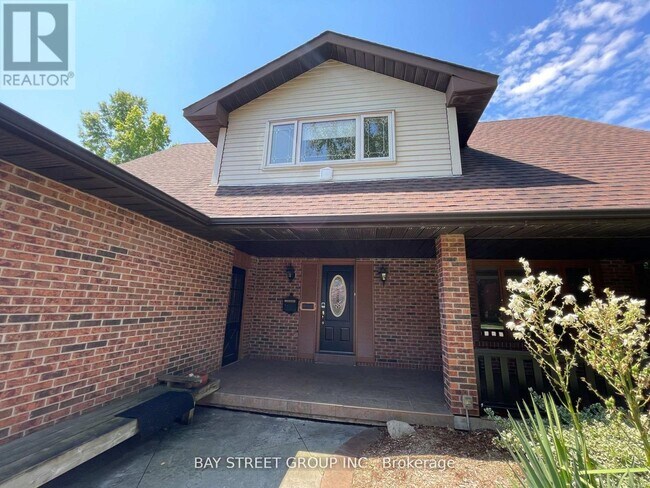 1412 Peerless Ct in Oakville, ON - Building Photo - Building Photo