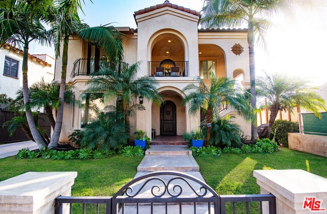 8224 4th St in Los Angeles, CA - Building Photo - Building Photo