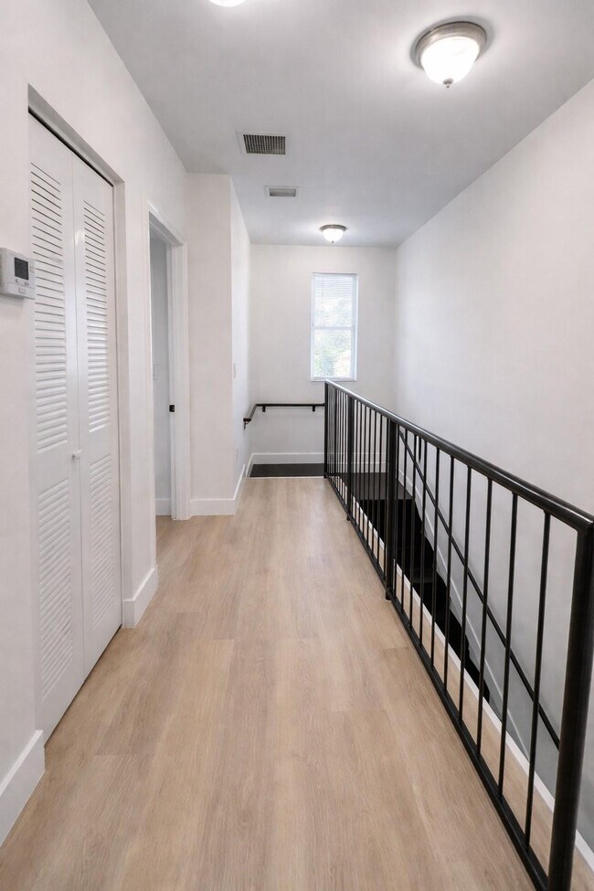 720 NW 61st St in Miami, FL - Foto de edificio - Building Photo