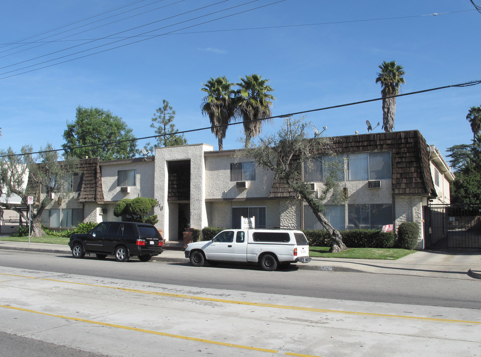 6310 Hazeltine Ave in Van Nuys, CA - Building Photo