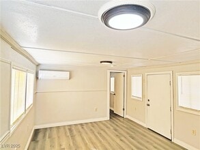 2220 W Bell Vista Ave in Pahrump, NV - Foto de edificio - Building Photo