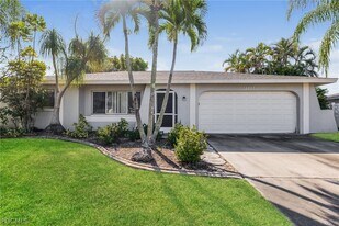 1122 SE 17th St in Cape Coral, FL - Building Photo