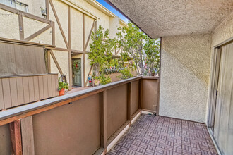 7005 Jordan Ave, Unit #110 in Canoga Park, CA - Building Photo - Building Photo