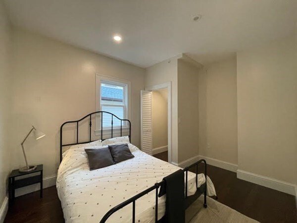 35 Foster St, Unit #1 in Boston, MA - Building Photo - Building Photo