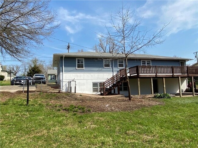 704 E Culton St in Warrensburg, MO - Building Photo - Building Photo