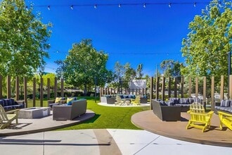 Vista Promenade in Temecula, CA - Foto de edificio - Building Photo