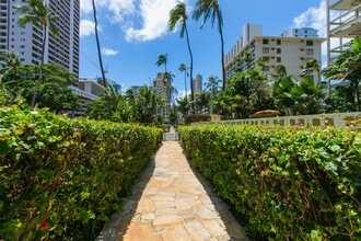 435 Seaside Ave in Honolulu, HI - Building Photo - Building Photo