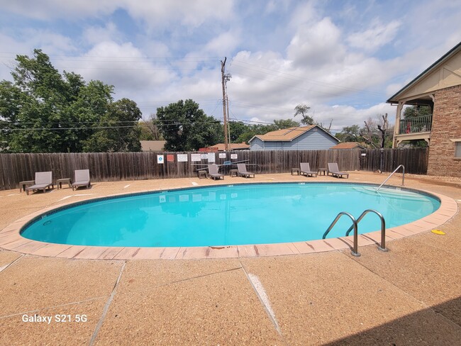 Stratford West Apartments in Wichita, KS - Building Photo - Building Photo