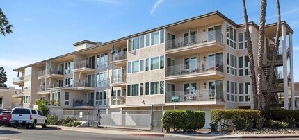 1021 Scott St, Unit 252 in San Diego, CA - Foto de edificio - Building Photo