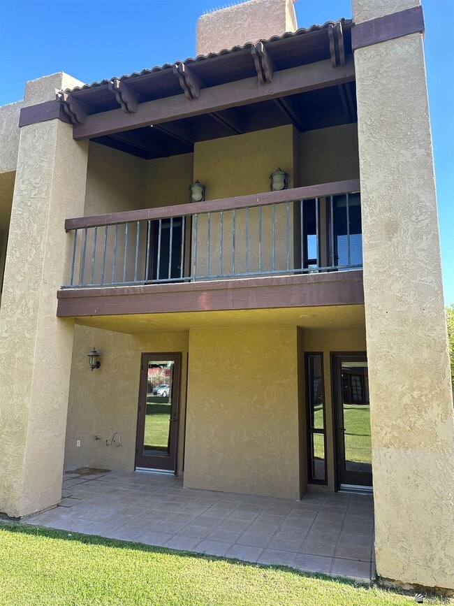 property at 800 E Country Club Dr