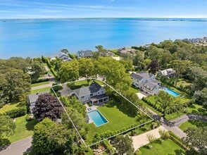 24 Indian Run in East Quogue, NY - Building Photo - Building Photo