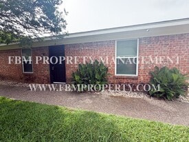 3222 W 8th Ave in Corsicana, TX - Building Photo