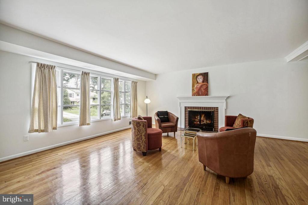 7009 Capitol View Dr in McLean, VA - Building Photo