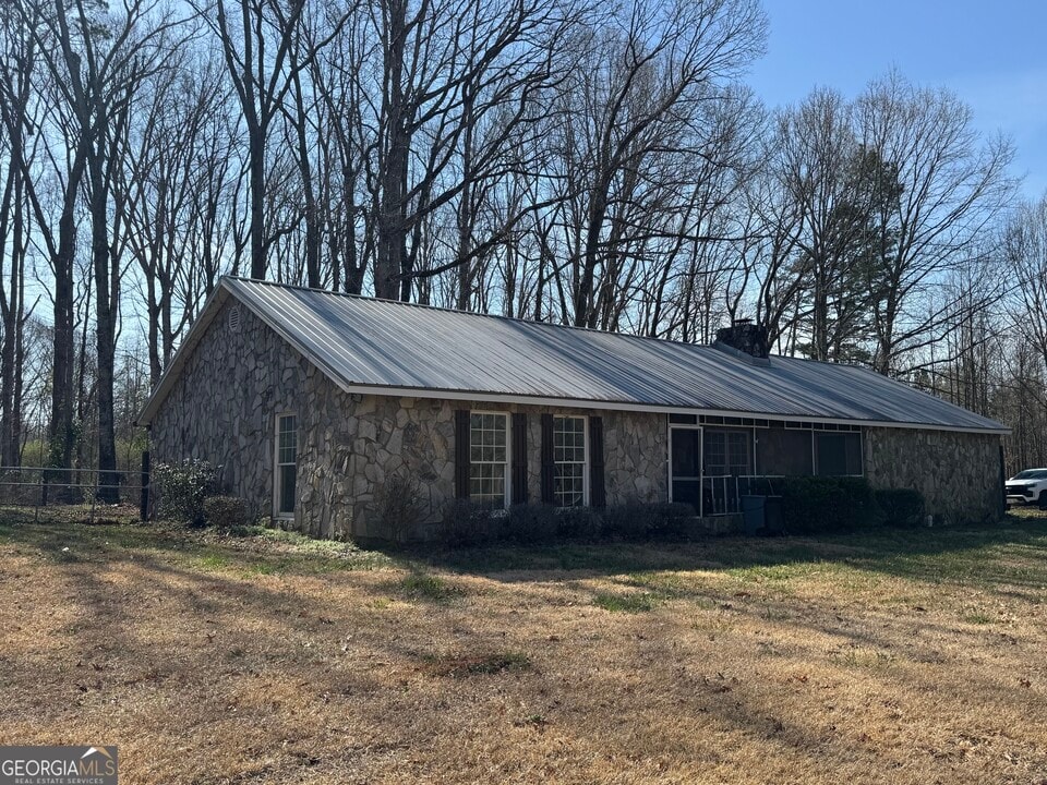 255 Chandler Bridge Rd in Nicholson, GA - Foto de edificio