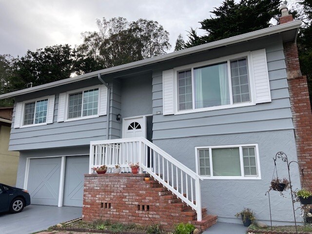 1040 Banyan Way in Pacifica, CA - Building Photo
