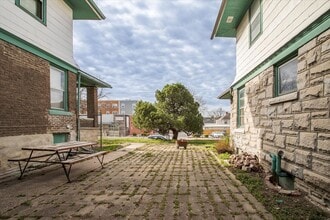 908 E 31st St in Kansas City, MO - Building Photo - Building Photo