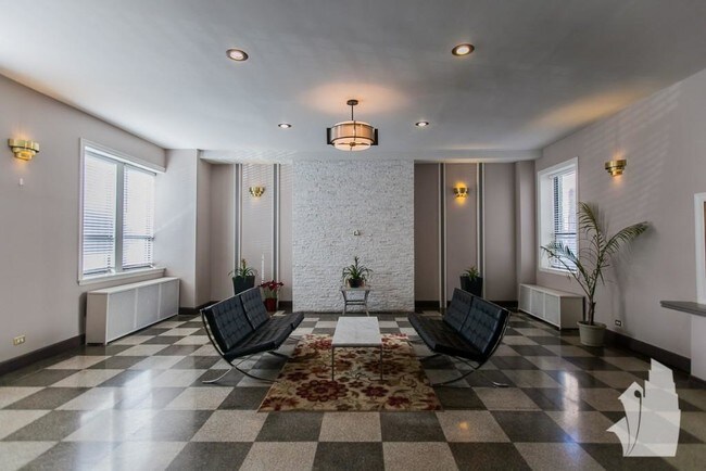 3933 N Clarendon Ave, Unit 203 in Chicago, IL - Building Photo - Building Photo
