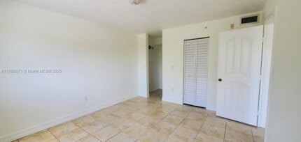 445 SW 11th St in Miami, FL - Building Photo - Building Photo